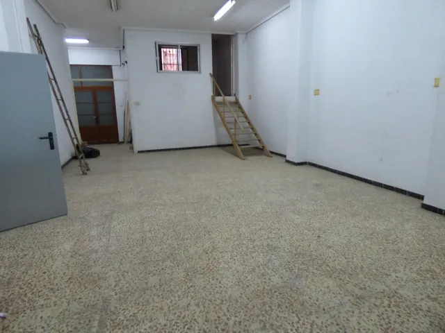 LOCAL ESQUINA de 170m2 — 4