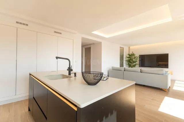 ✨ Piso recién reformado listo para entrar a vivir en AV. TEODOMIRO, céntrico, 3 habitaciones, 2 baños, muy luminoso 🏙️ — 6