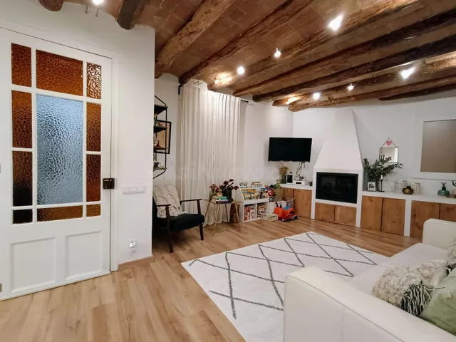 Casa de pueblo reformada con encanto en el corazón de Molins - foto 2
