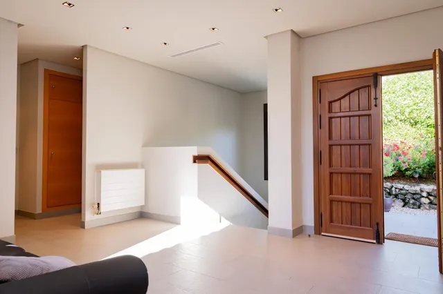 Exclusiva casa de lujo con piscina privada en un entorno tranquilo y selecto — 46