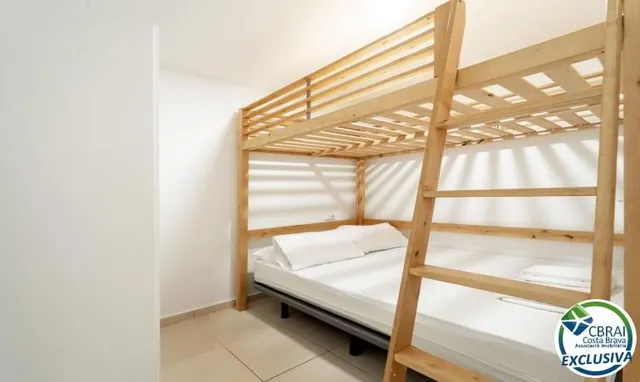 Moderno apartamento en planta baja en complejo residencial con zonas ajardinadas y piscina comunitaria — 13