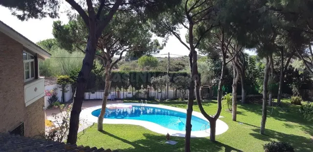 Chalet con amplia parcela en Artola - Marbella - foto 2