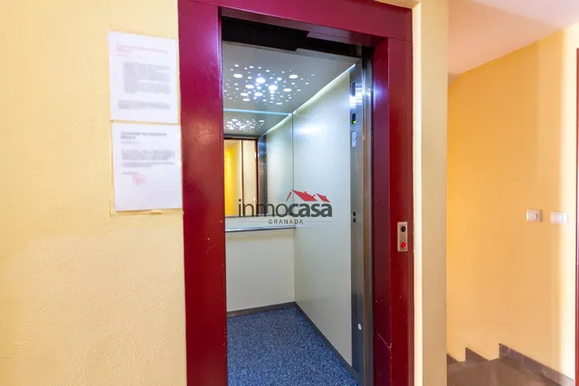 PISO EN EL CENTRO DE ARMILLA, CON GARAJE  Y TRASTERO. — 32