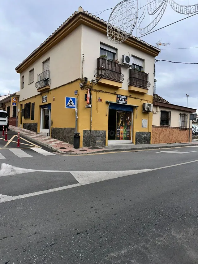 LOCAL COMER EN LA ZUBIA
