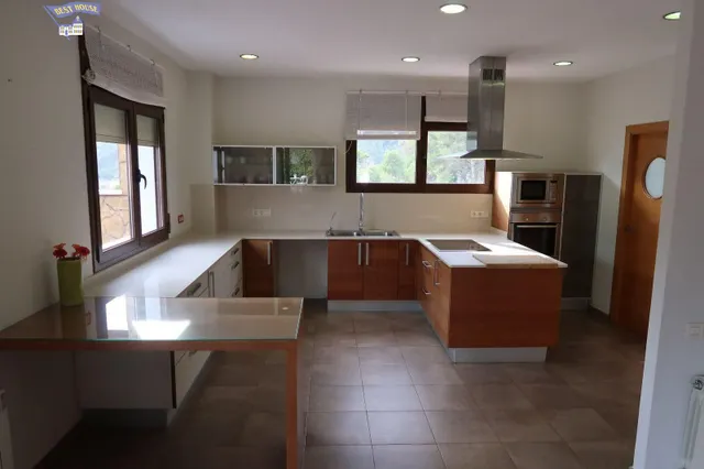 EXCLUSIVA VILLA DE DISEÑO CON PISCINA PRIVADA, VISTAS PANORÁMICAS Y 1.760 M2 DE PARCELA — 9