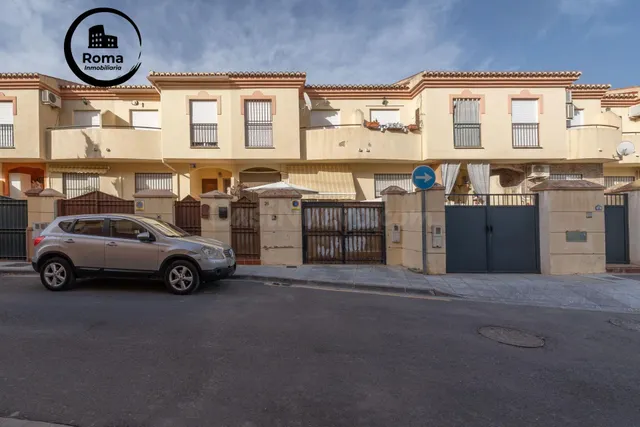 ¡MAGNIFICA CASA UNIFAMILIAR ADOSADA EN LOMALINDA, OGIJARES! - foto 3