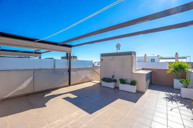 Ático con solárium privado de 47 m2 en Torre de la Horadada — 19