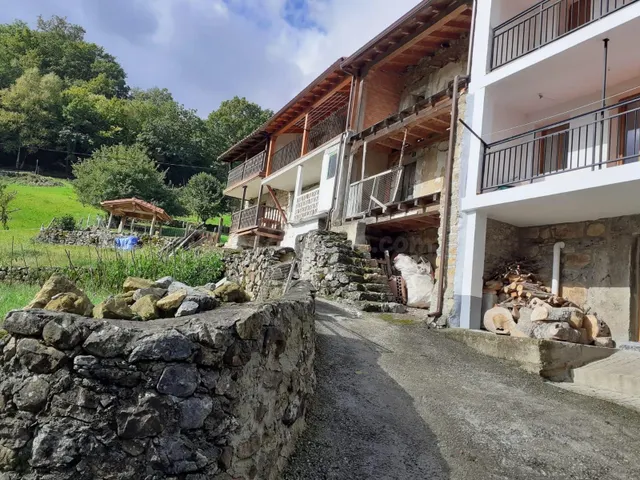 SE VENDE CASA DE PIEDRA DE TRES PLANTAS EN BUSTABLADO - ARRE - foto 3