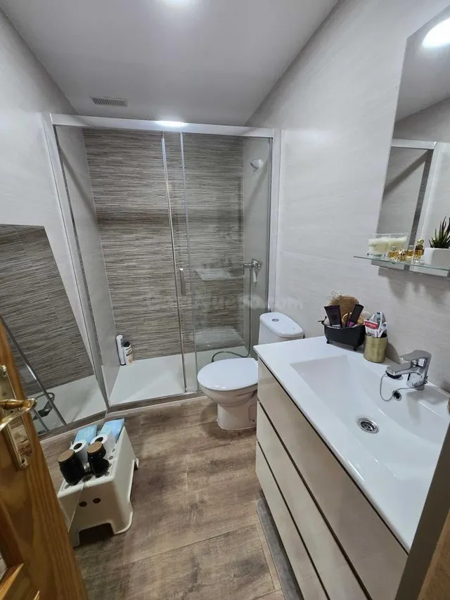 Apartamento reformado con terraza, Alicante, Torrevieja. 2 habitaciones, 63 m2, 900 metros del mar — 5