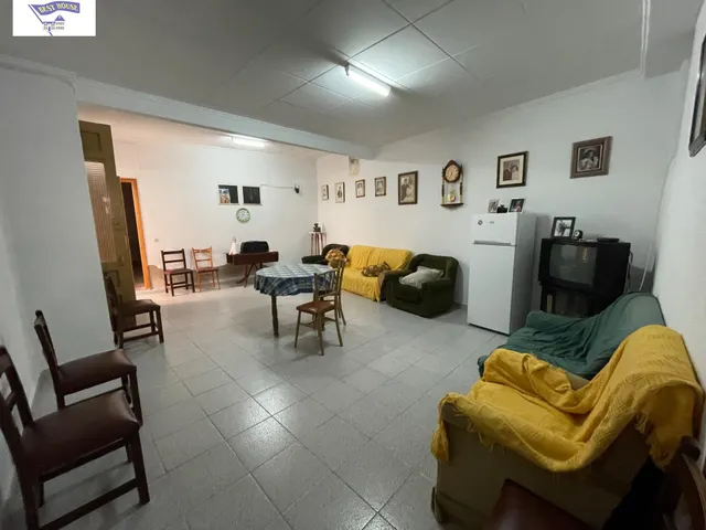 Amplia Casa en el centro de Valdeganga con Posibilidades de Reforma — 33