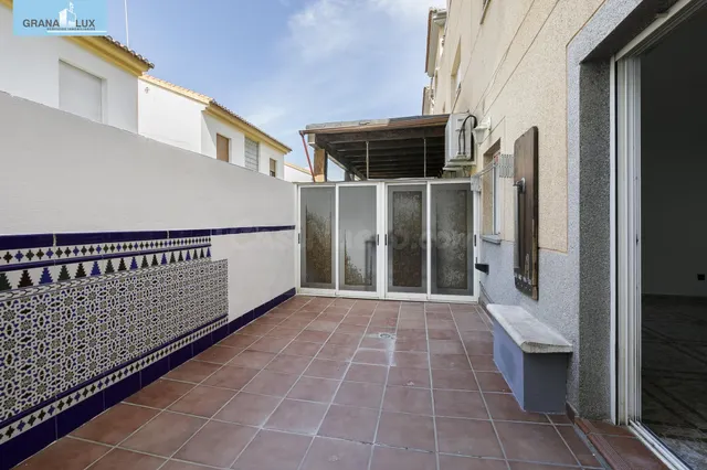 DÚPLEX EN VENTA EN OGIJARES – AMPLITUD, COMODIDAD Y ESPACIOS - foto 2