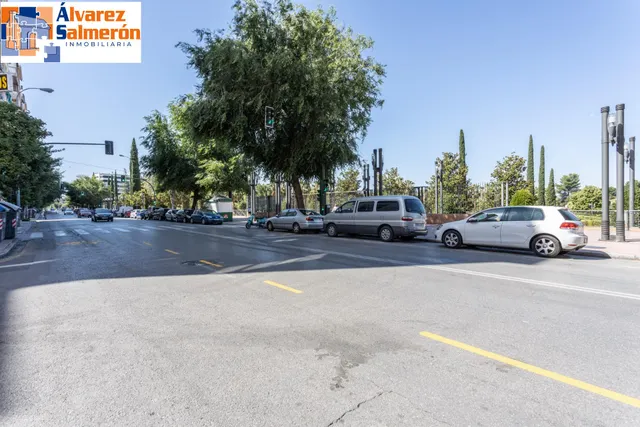 Piso con terraza y gran potencial junto a Camino de Ronda — 35