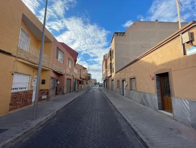 SE VENDE piso OKUPA en C SANTANDER 108 de Roquetas de Mar - foto 2