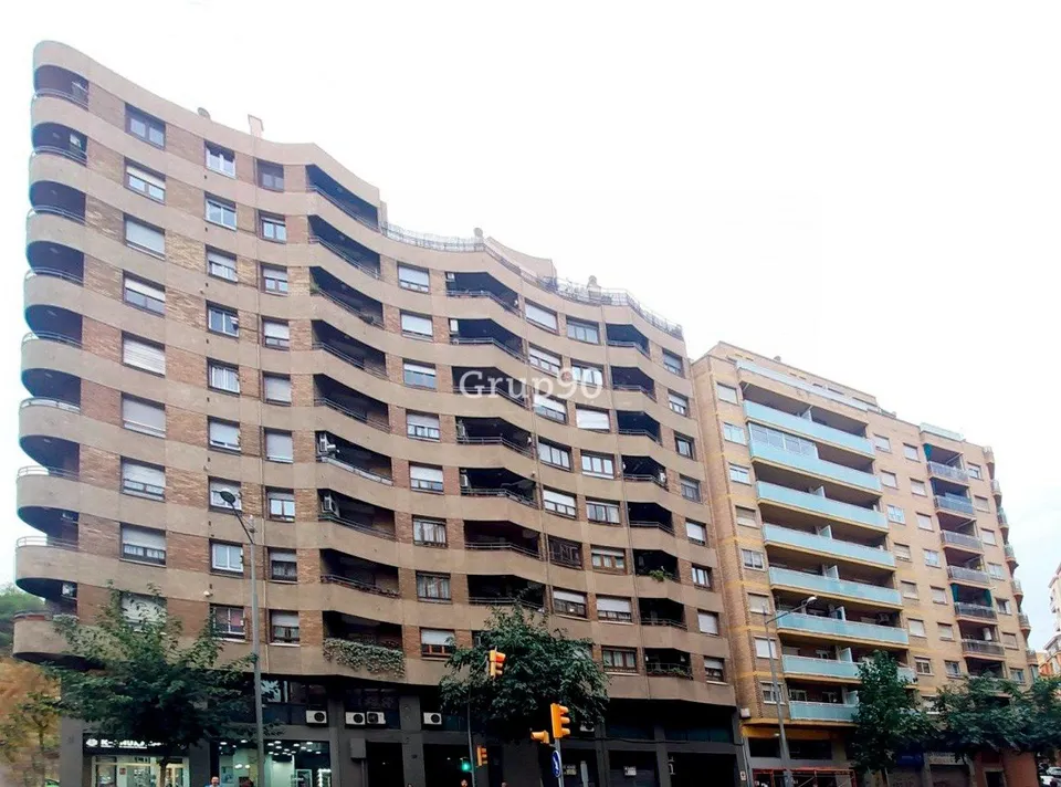 3 LOCALES COMERCIALES EN  ZONA INSTITUT