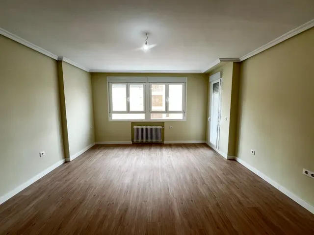 Piso recién reformado con garaje en el centro de Cáceres — 39