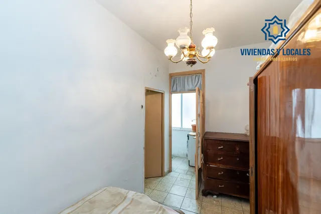 Piso para reformar junto a Plaza Einstein – 3 dormitorios y vistas despejadas — 25