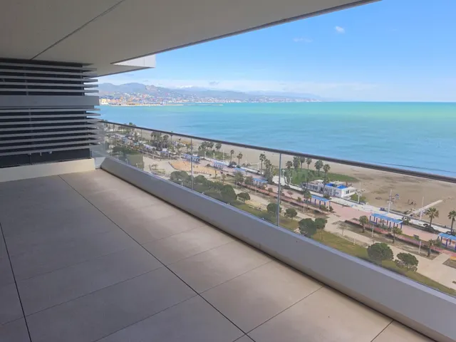 ¡Exclusivo Piso de Lujo en las Málaga Towers! — 3