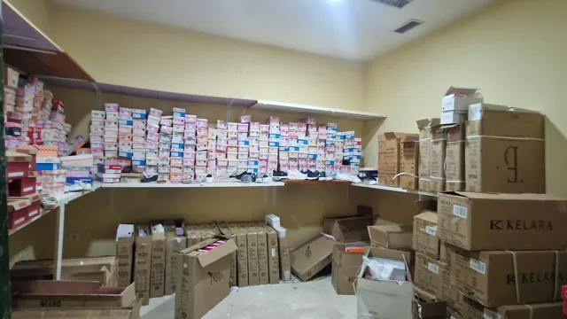 Local comercial con amplio escaparate en Puerta del Sur — 19