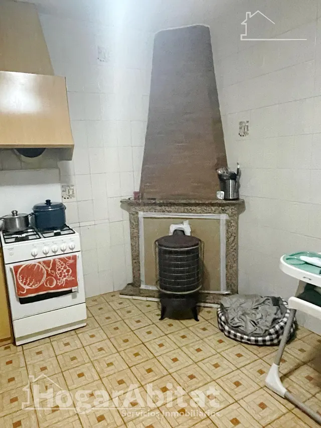 AMPLIA CASA CON MUCHAS POSIBILIDADES — 13
