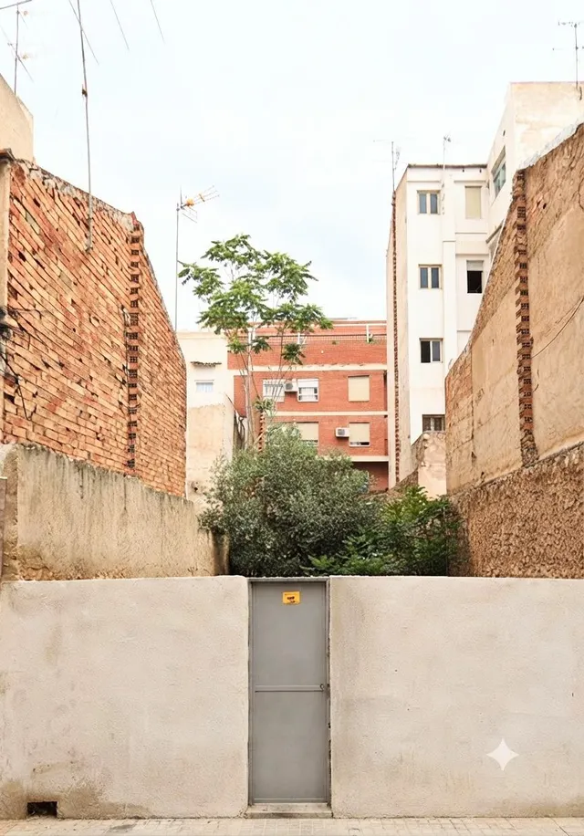¡SOLAR EN VENTA EN ZONA CARRÚS DE 148 M2, FACHADA A DOS CALL