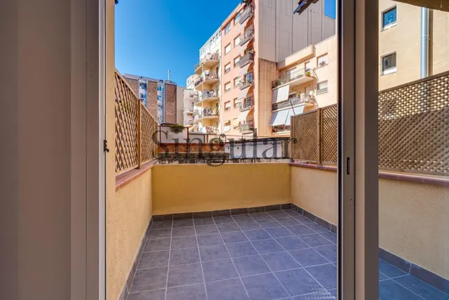 ¡JOYA EN POBLE-SEC! Loft de 32m2 totalmente reformado con terraza, a 1 minuto de Paral·lel y Sala Apolo — 4
