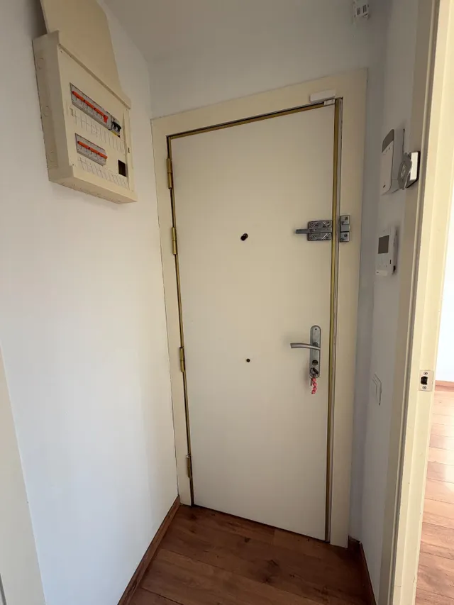 Ático de 2 habitaciones más despacho con terraza de 22 m2 — 24