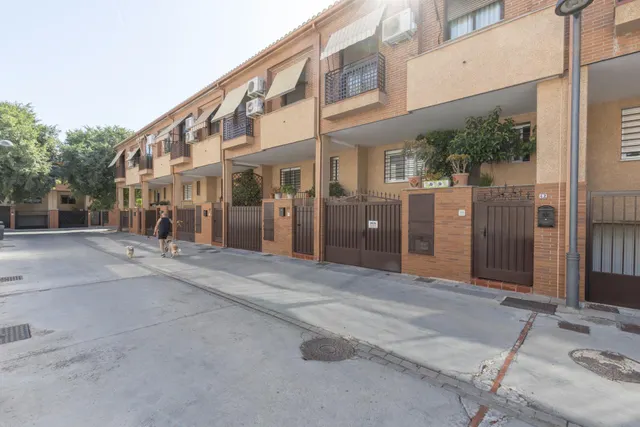 ¡exclusiva vivienda unifamiliar con patio privado en Armilla! — 41