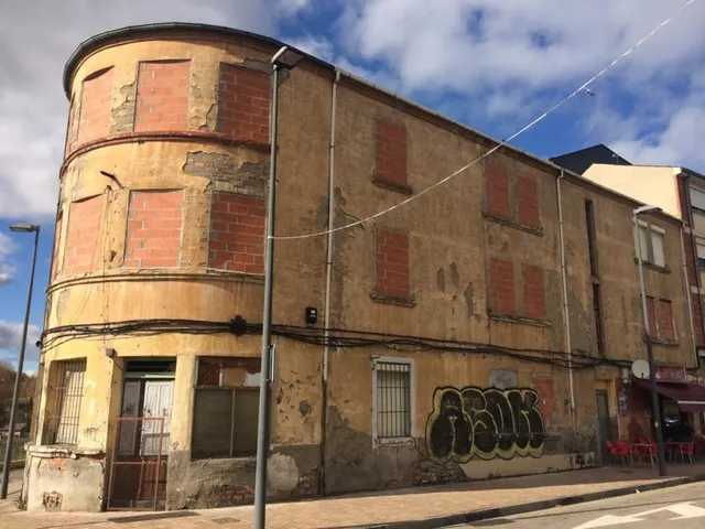 SE VENDE SOLAR CON EDIFICIO — 2
