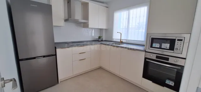 Chalet Adosado con Piscina Privada en Benalmádena | 4 Dormit - foto 3