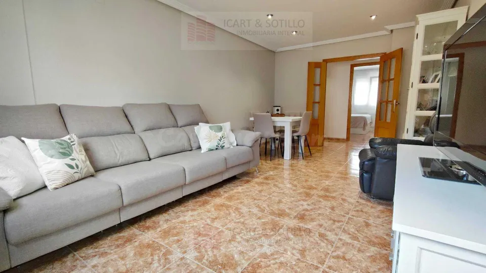 MAGNÍFICO PISO DE CUATRO DORMITORIOS Y GARAJE EN EL CASCO URBANO DE VINAROZ PARA ENTRAR A VIVIR