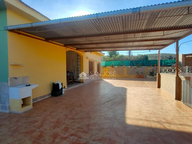 SE VENDE CHALET CON PISCINA EN MUY BUEN ESTADO EN ASPE ZONA DE UCHEL — 15