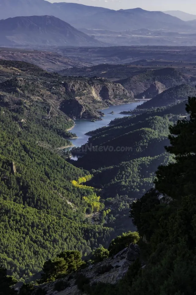 ESPECTACULAR FINCA DE 1.964 HECTARES EN CASTRIL - foto 3