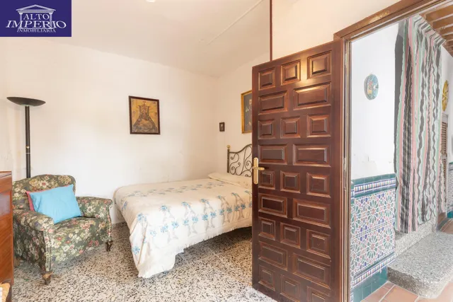 EXCEPCIONAL OPORTUNIDAD EN PLENO CENTRO DE HUÉTOR VEGA — 33