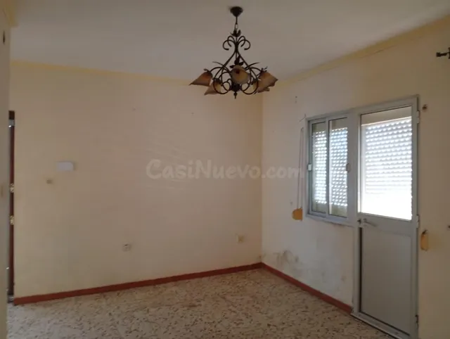 Piso en venta en La Línea – 3 dormitorios, 3ª planta para re - foto 4