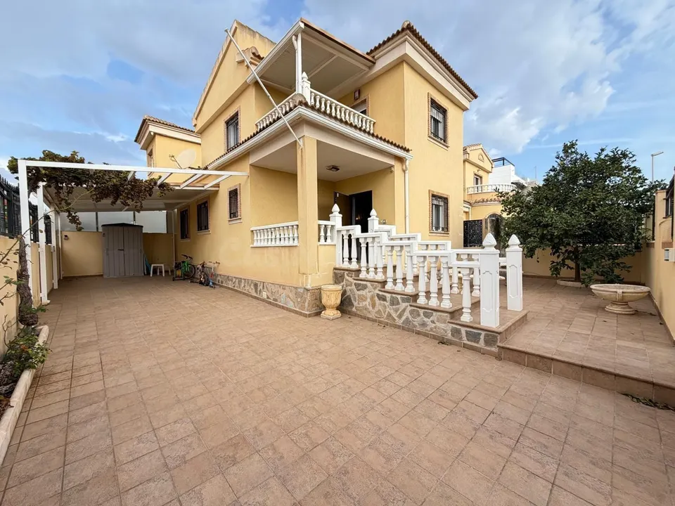 Villa 4 habitaciones 133m² en venta - Lomas de Don Juan
