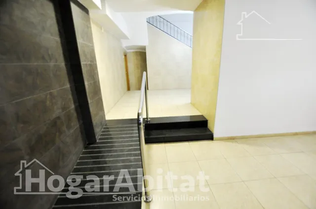 EXTERIOR CON DOS TERRAZAS Y ASCENSOR JUNTO AL METRO — 39