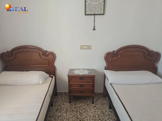 CASA CON GARAJE EN EL CENTRO DE LANJARÓN — 10