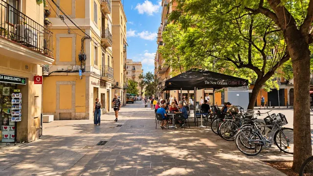 A pie de mar: luz, playa y vida de barrio — 28