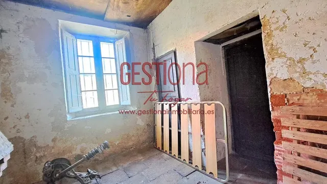 MAJESTUOSA CASA PARA REFORMAR. SOBA — 15