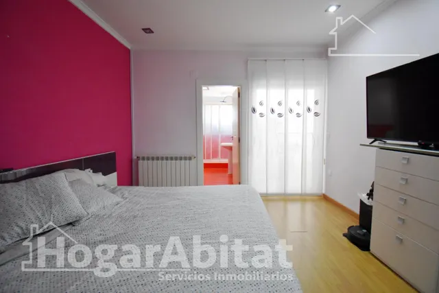 Extraordinaria amplitud en este luminoso primer piso con terrazas y trastero — 13