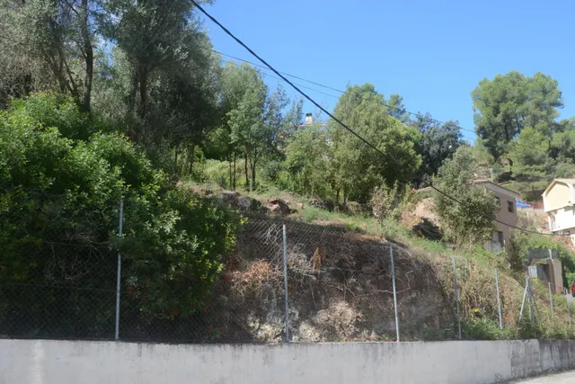 Parcela en Les Parretes. Carrer Xarel·lo, 63 — 4