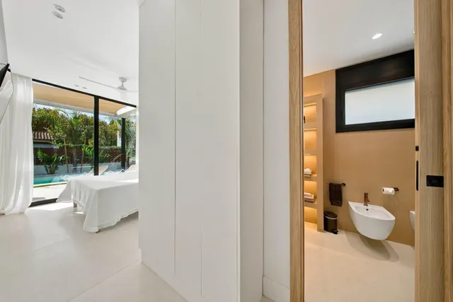 Exclusiva villa de diseño moderno con piscina privada, jardín, garaje y domótica avanzada — 33
