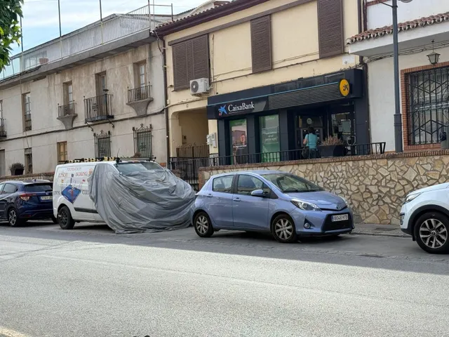 ¡Gran Oportunidad en el Centro de Láchar! Local comercial con muchas posibilidades (Ideal negocio o conversión a Loft de diseño) — 3