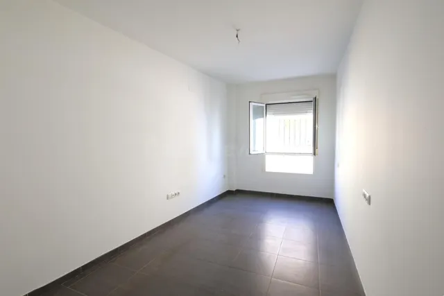 PISO CON GARAJE EN EL CENTRO DE CULLAR VEGA - foto 3