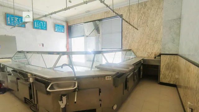Venta de Local Comercial en Calle Ramón J. Sender 5 - foto 3