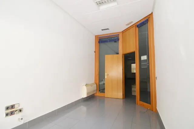 Urbis te ofrece un local en alquiler en zona Centro, Salamanca. — 21