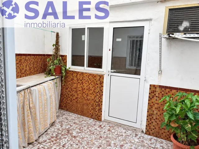 Casa adosada con terrazas, patio y buhardilla en ayora — 6
