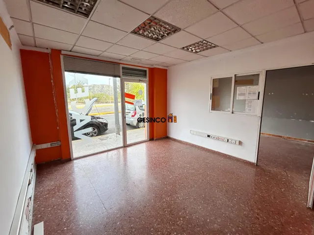 LOCAL COMERCIAL EN ALQUILER — 3