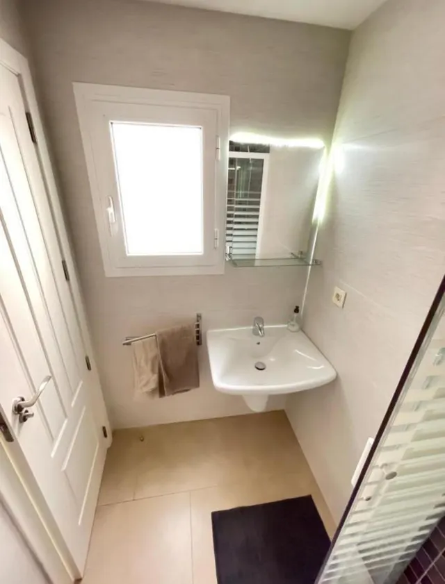 Amplio Adosado en Calas de Santiago Bernabeu , 3 dorm. 3 baños , Garaje , Piscina comun. etc. — 19