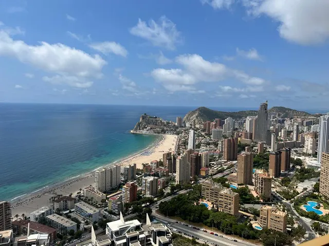 Se vende preciosos apartamento en Poniente con 2 dormitorios, 1 baño, parking y trastero — 44
